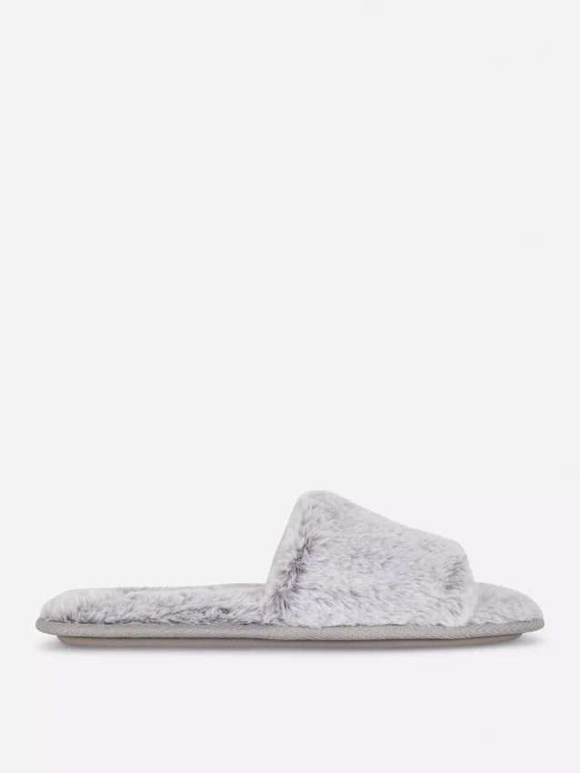Faux fur slippers