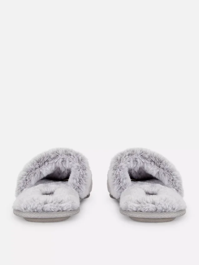 Faux fur slippers