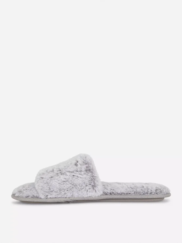 Faux fur slippers