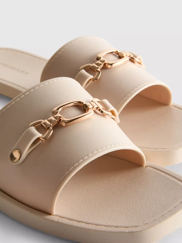Faux leather snaffle sliders