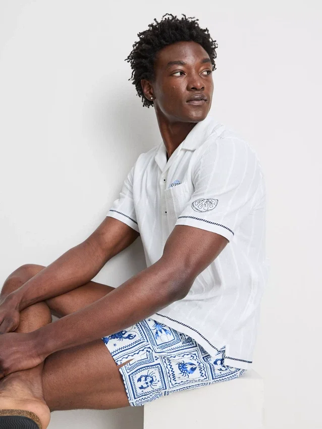 Fish embroidered revere collar shirt
