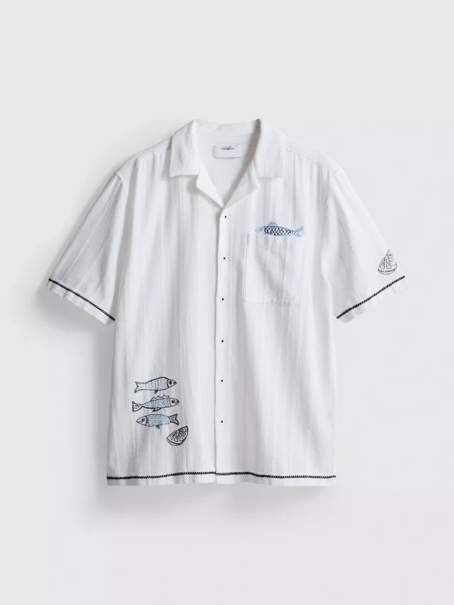 Fish embroidered revere collar shirt