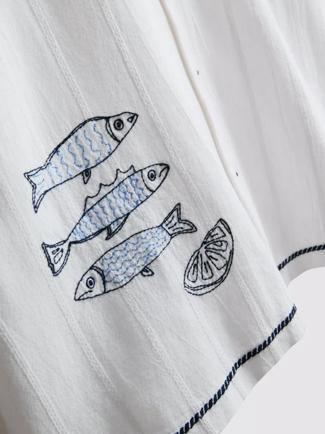 Fish embroidered revere collar shirt