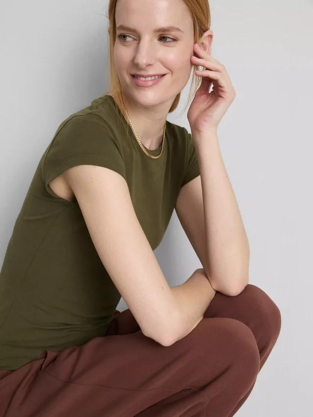 Fitted cap sleeve t-shirt