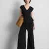 Fitted v-neck hardware top
