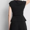Fitted v-neck hardware top