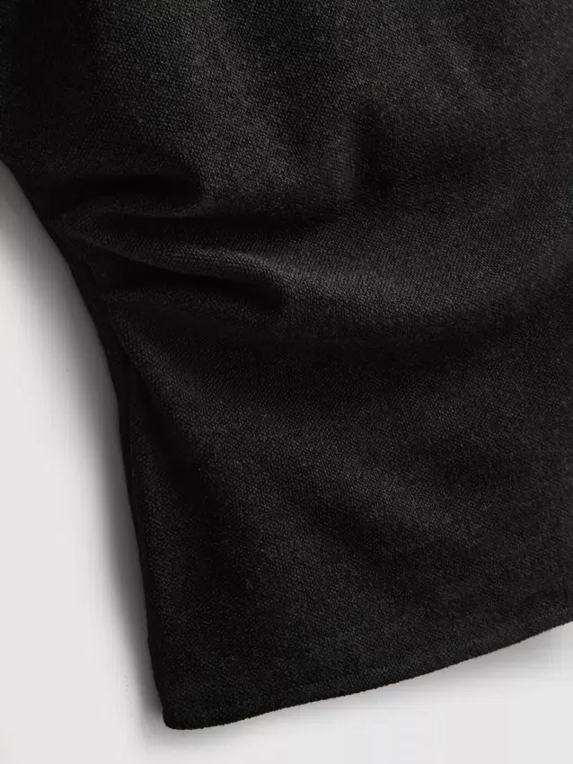 Fitted v-neck hardware top
