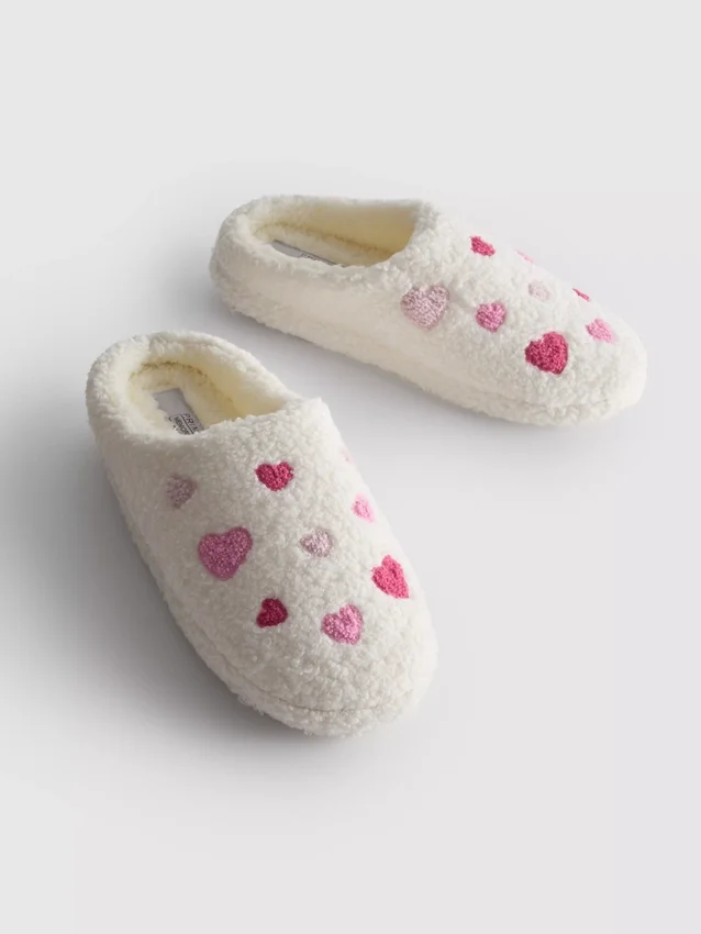 Fleece heart slippers