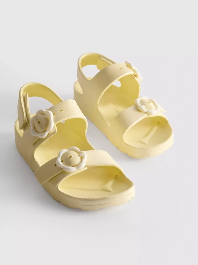 Flower strap sandals
