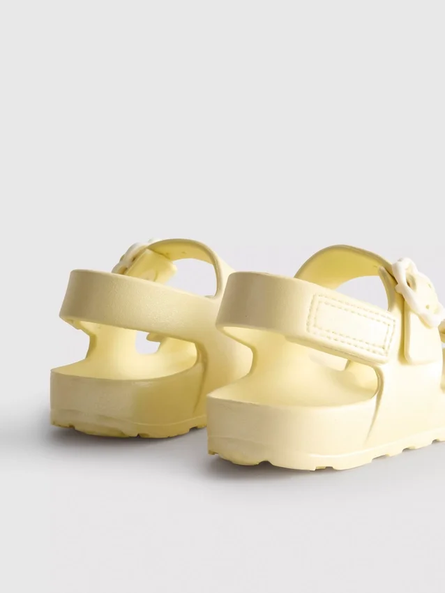 Flower strap sandals