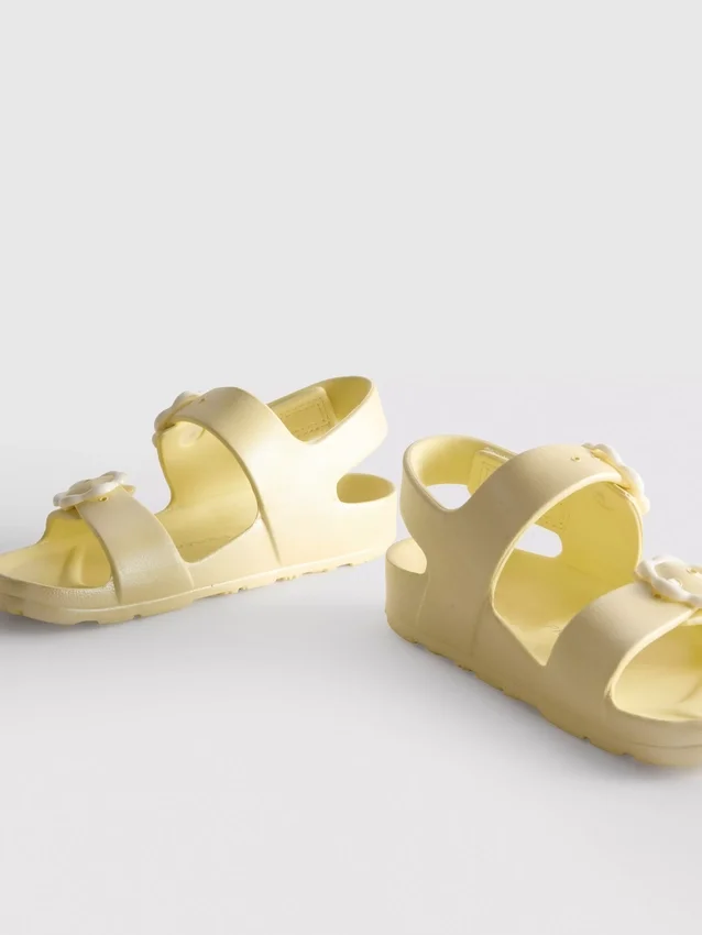 Flower strap sandals