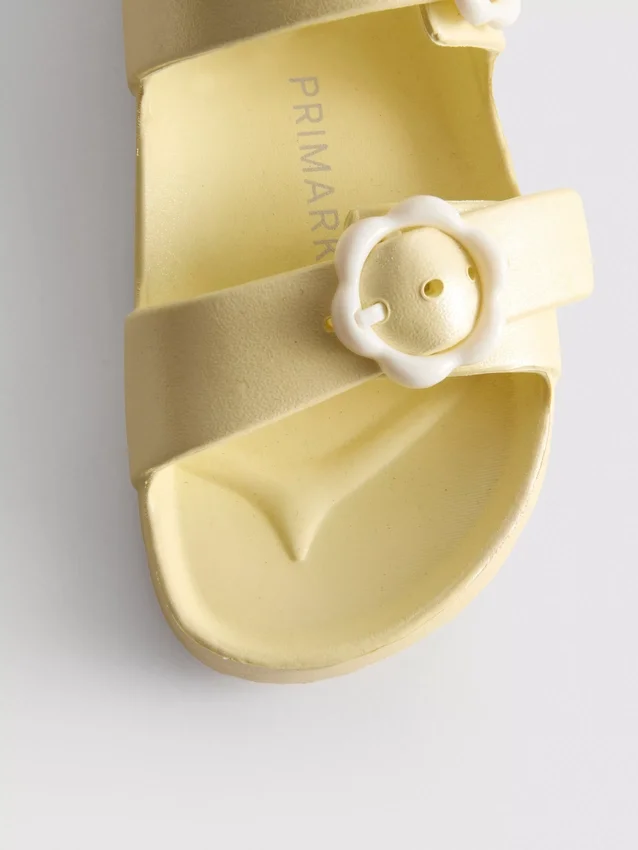Flower strap sandals