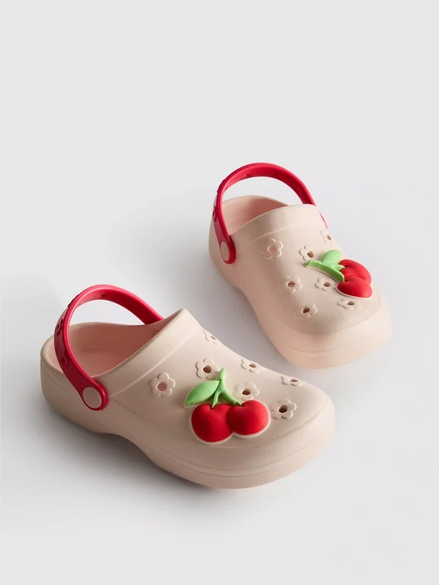 Fruit badge clogs