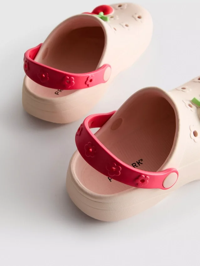 Fruit badge clogs