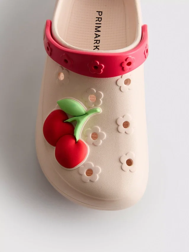 Fruit badge clogs