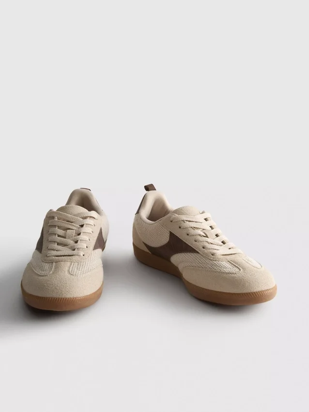Gum-sole low-top sneakers