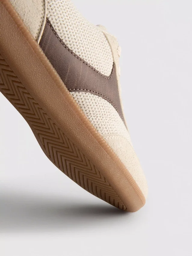Gum-sole low-top sneakers