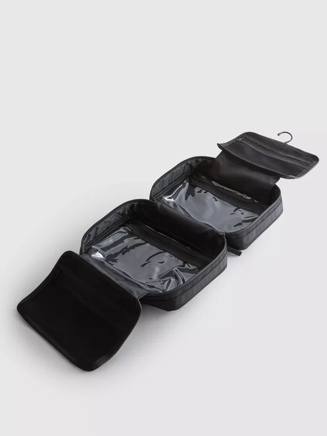 Hanging washbag