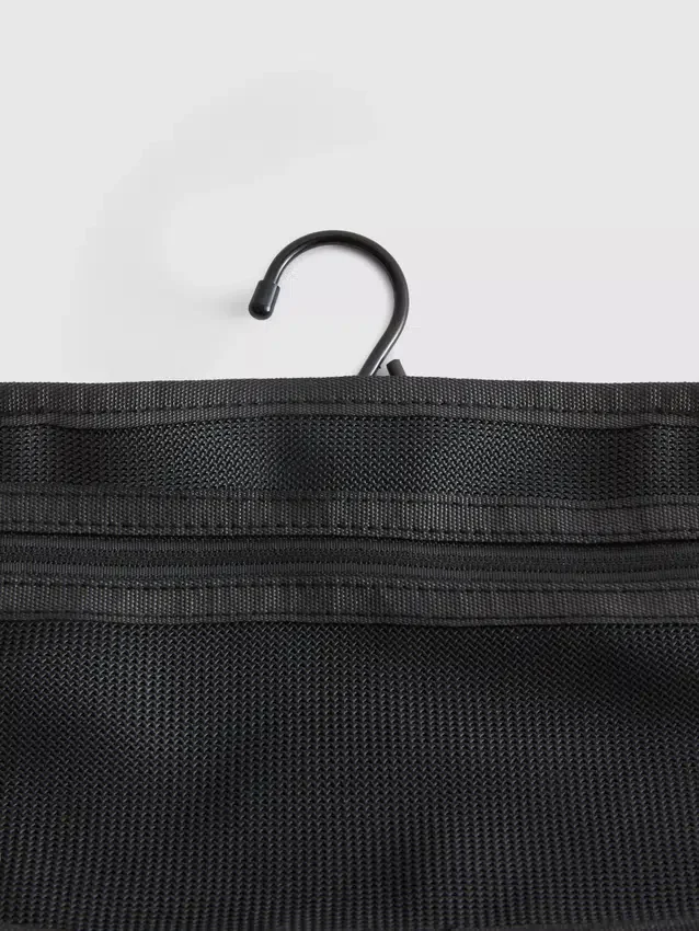 Hanging washbag