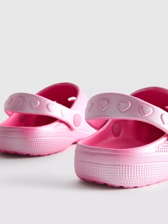 Heart clogs