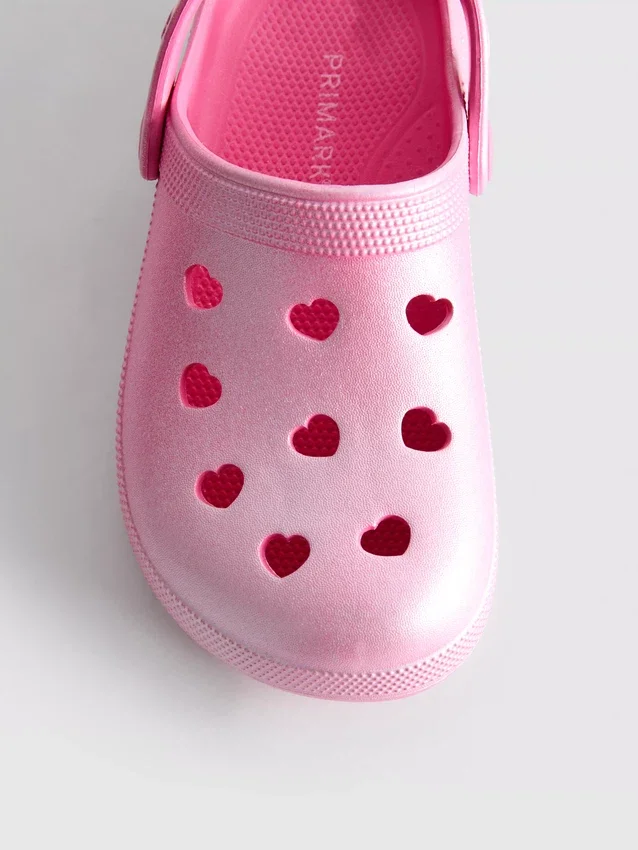 Heart clogs