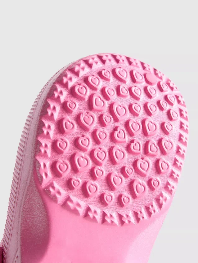 Heart clogs