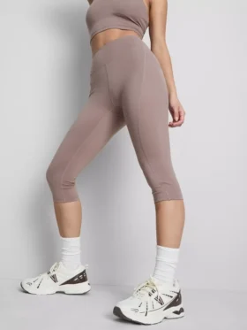 High waisted active capri leggings