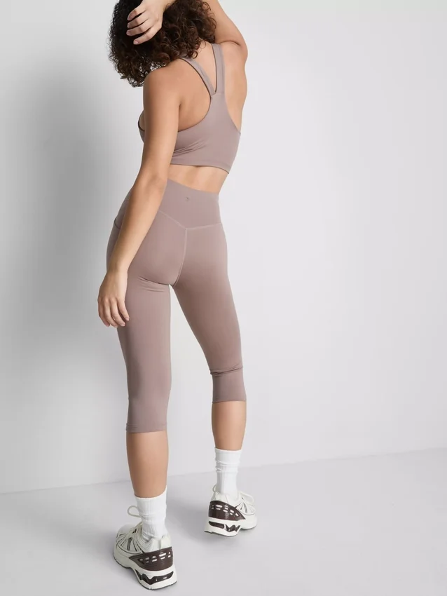High waisted active capri leggings