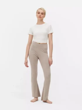 High-waisted active flared leggings
