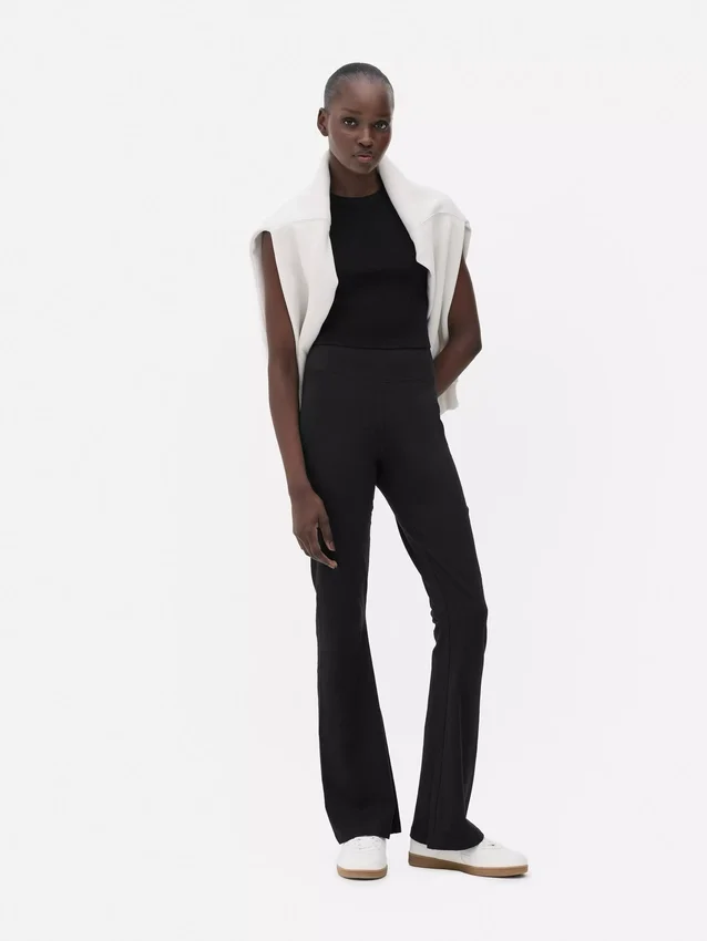 High-waisted active flared leggings