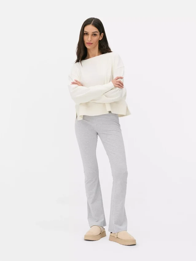 High-waisted active flared leggings