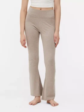 High-waisted active flared leggings