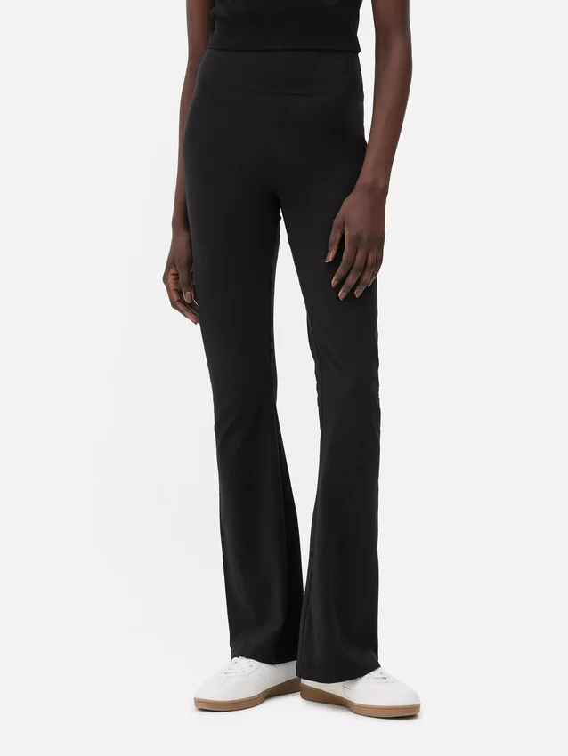 High-waisted active flared leggings
