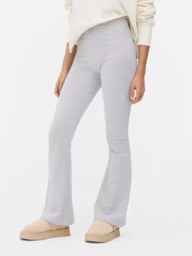 High-waisted active flared leggings