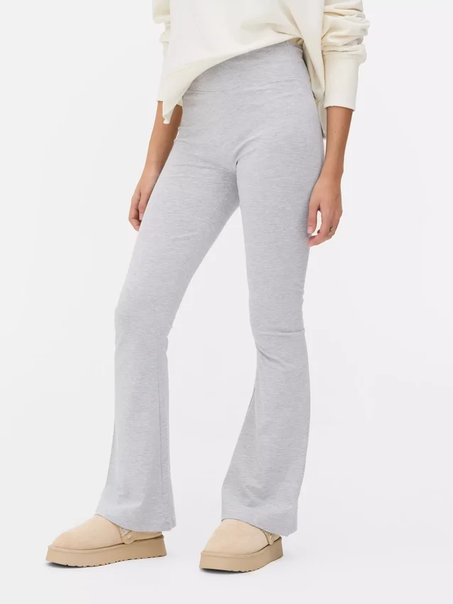 High-waisted active flared leggings