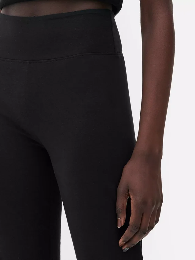 High-waisted active flared leggings