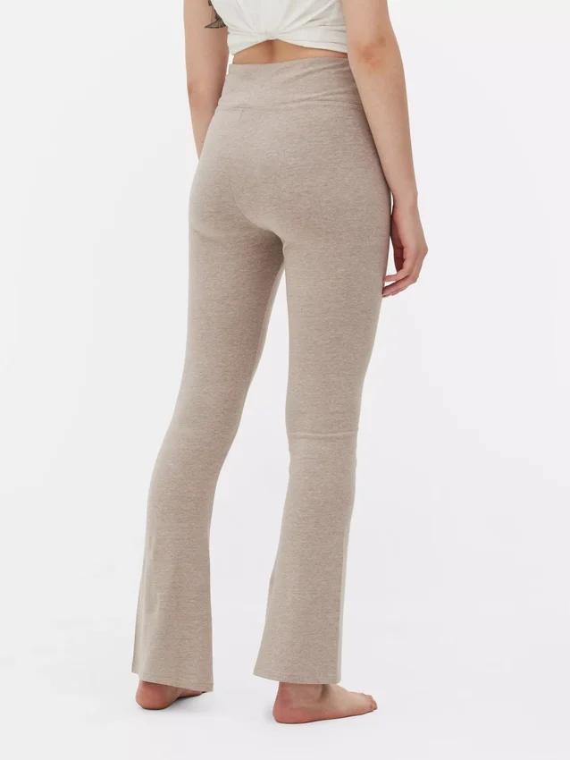 High-waisted active flared leggings