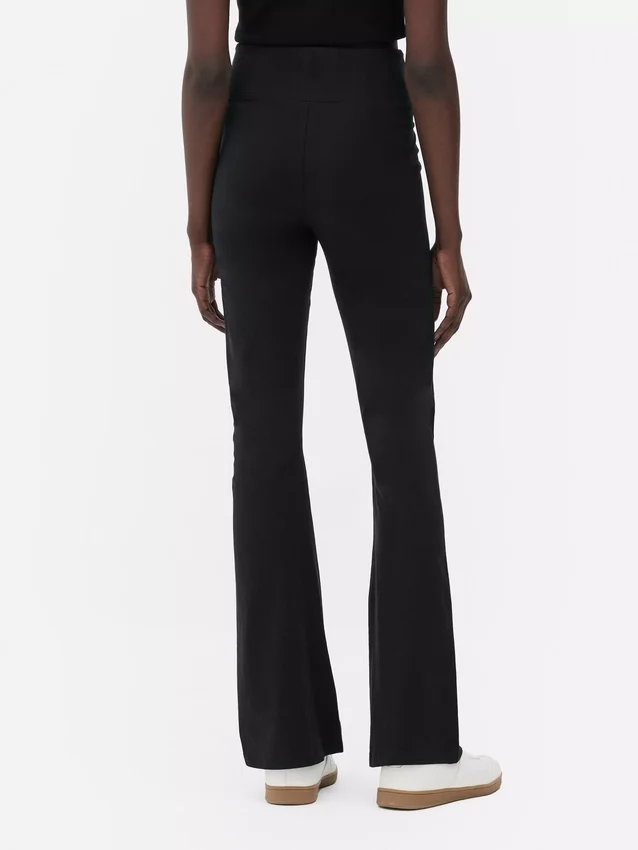 High-waisted active flared leggings