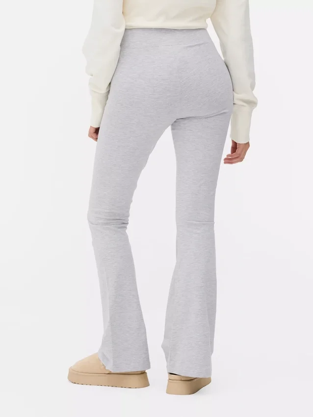 High-waisted active flared leggings
