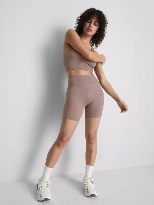 High-waisted active yoga shorts