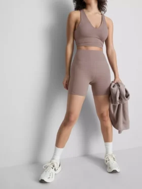 High-waisted active yoga shorts