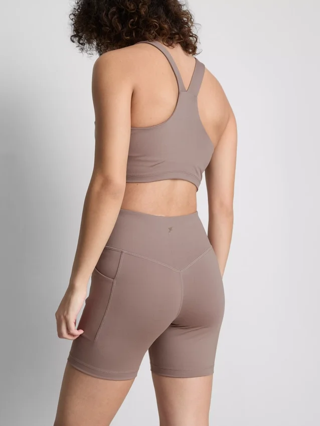 High-waisted active yoga shorts