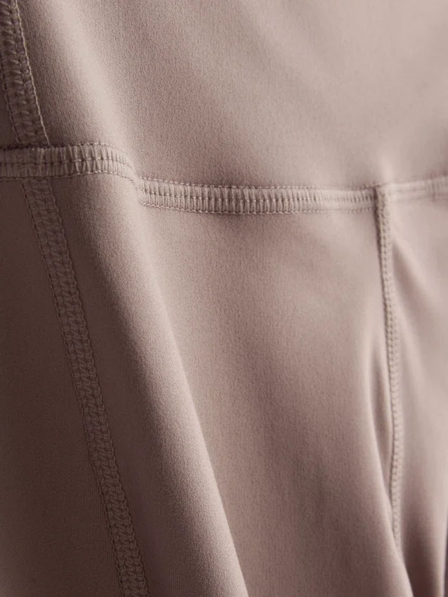 High-waisted active yoga shorts