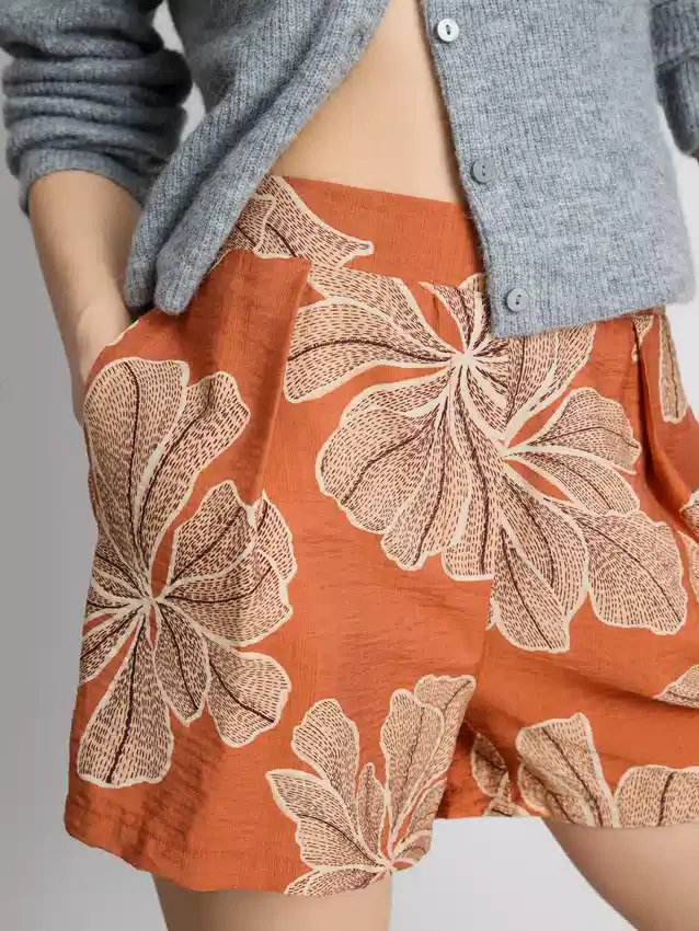 High-waisted printed shorts