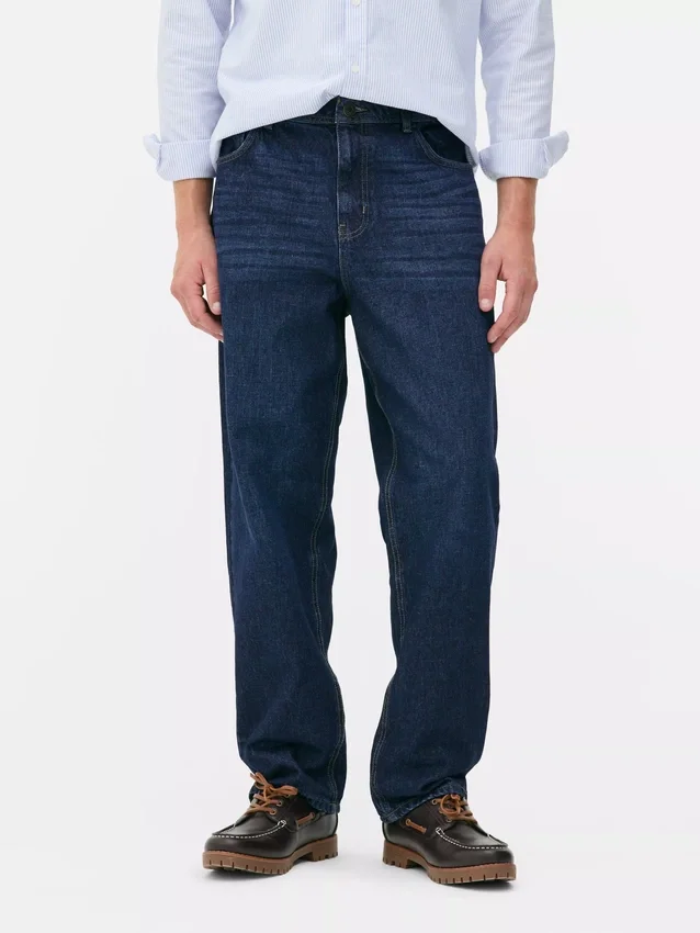 High-waisted relaxed jeans