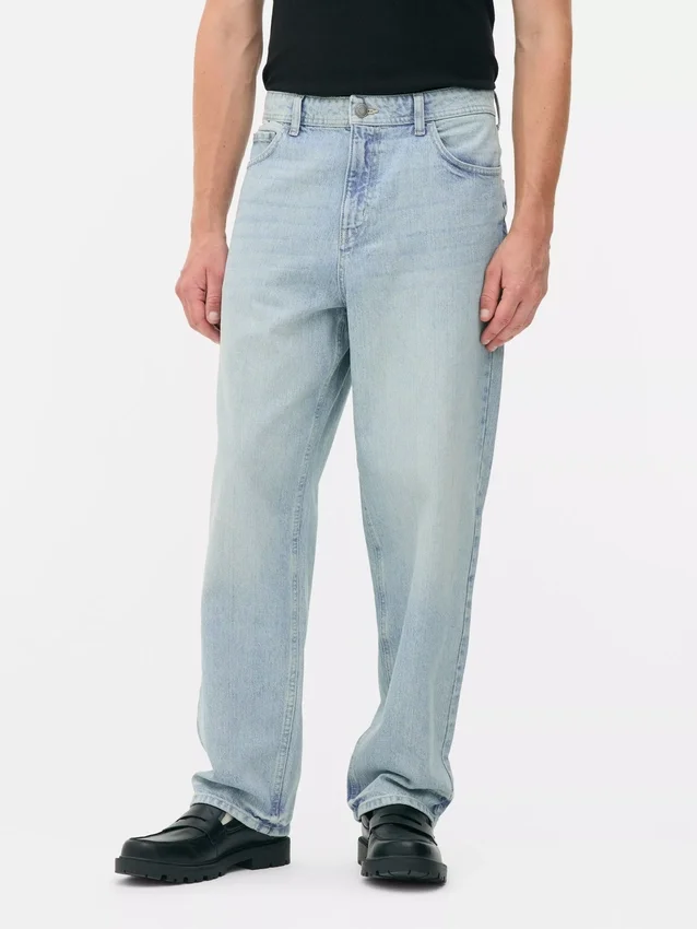 High-waisted relaxed jeans