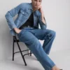 High-waisted relaxed jeans