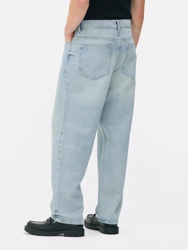High-waisted relaxed jeans