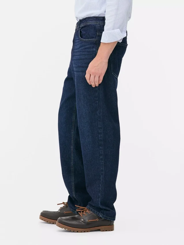 High-waisted relaxed jeans