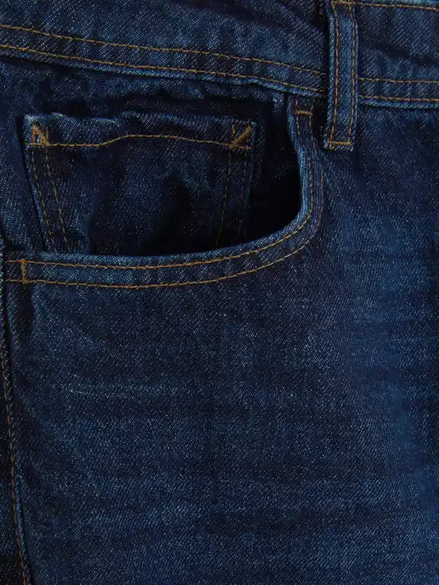High-waisted relaxed jeans